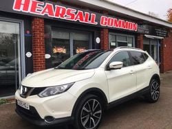 White Used 2015 Nissan Qashqai Tekna SUV | £8,500 (Good price)