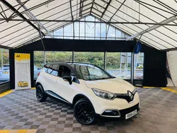 Cream/black Used 2014 Renault Captur Dynamique SUV | £7,495 (Fair price)
