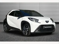 Pure white with black Used 2024 Toyota Aygo Hatchback | £17,195 (Fair price)