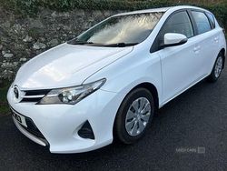White Used 2013 Toyota Auris Active Hatchback | £3,995
