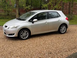 Silver Used 2009 Toyota Auris Hatchback | £2,495 (Fair price)