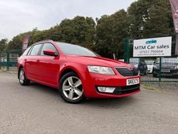 Red Used 2013 Skoda Octavia SE Estate | £2,995 (Fair price)