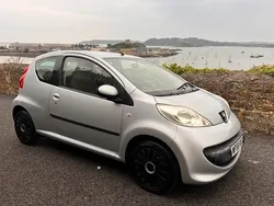 Silver Used 2006 Peugeot 107 Hatchback | £1,495 (Fair price)