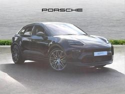 Black Used 2025 Porsche Macan SUV | £69,450 (Fair price)