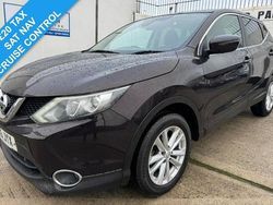 Black Used 2015 Nissan Qashqai Acenta+ SUV | £6,495 (Fair price)