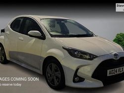 White Used 2024 Toyota Yaris Hybrid Hatchback | £18,339 (Good price)