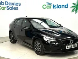 Black Used 2018 Volvo V40 Momentum Estate | £11,550 (Fair price)