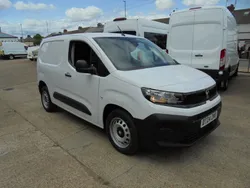 White New 2024 Vauxhall Combo MPV | £16,495 (Good price)