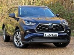 Obsidian blue Used 2022 Toyota Highlander SUV | £36,584