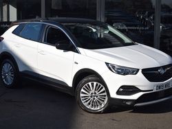 Pearl white Used 2019 Vauxhall Grandland X Sport SUV | £10,990 (Fair price)
