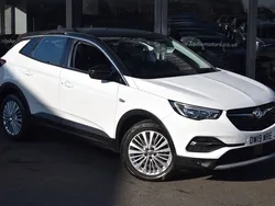 Pearl white Used 2019 Vauxhall Grandland X Sport SUV | £10,990 (Fair price)