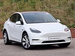 White Used 2022 Tesla Model Y Long Range AWD SUV | £25,698 (A bit pricey)