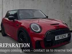 Chili red Used 2024 Mini Cooper S Premium Plus Hatchback | £24,700 (Fair price)