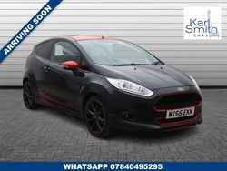 Black Used 2016 Ford Fiesta Zetec Hatchback | £5,499 (Fair price)