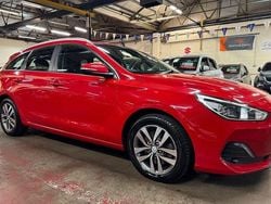 Red Used 2019 Hyundai i30 SE Estate | £4,900 (Fair price)