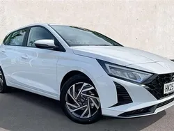 White New 2025 Hyundai i20 Advanced Hatchback | £17,997 (Good price)