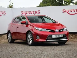 Red Used 2015 Toyota Auris Hybrid Hatchback | £12,995 (Fair price)