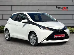 White Used 2015 Toyota Aygo X-play Hatchback | £7,238 (Fair price)