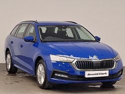 Blue Used 2023 Skoda Octavia SE Estate | £18,498 (Fair price)