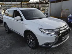 White Used 2017 Mitsubishi Outlander SUV | £11,499 (Fair price)