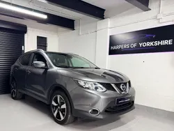 Grey Used 2016 Nissan Qashqai N-Connecta SUV | £7,995 (Fair price)