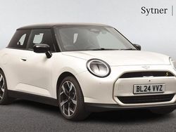 White Used 2024 Mini Cooper SE Hatch Hatchback | £28,000