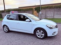 White Used 2010 Kia Ceed 2 Hatchback | £1,799 (Good price)