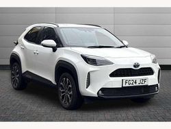 White Used 2024 Toyota Yaris Hybrid Design SUV | £23,595 (Fair price)