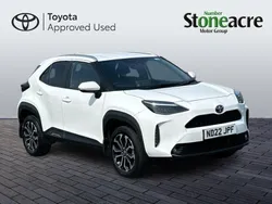 White Used 2022 Toyota Yaris Hybrid Design SUV | £18,400 (Good price)