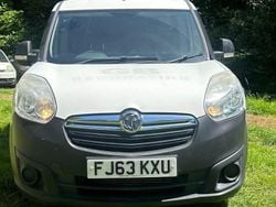 White Used 2013 Vauxhall Combo MPV | £2,250 (Super price)