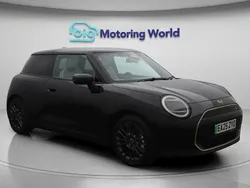 Black Used 2025 Mini Cooper SE Exclusive Hatchback | £29,300