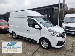 White Used 2019 Nissan NV300 Tekna Van | £9,495 (Fair price)