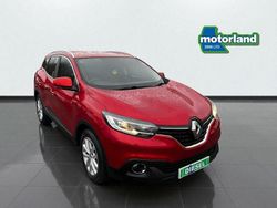 Red Used 2016 Renault Kadjar Dynamique SUV | £7,999 (Fair price)