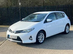 White Used 2013 Toyota Auris Hatchback | £4,495 (Fair price)