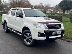 White Used 2015 Toyota HiLux Pickup | £13,675 (Good price)