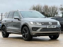 Grey Used 2016 VW Touareg R-line SUV | £14,998 (Good price)