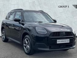 Midnight black ii Used 2025 Mini Countryman Classic SUV | £29,995 (Fair price)
