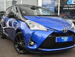 Blue/black Used 2017 Toyota Yaris Hatchback | £9,000 (Fair price)