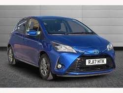 Blue Used 2017 Toyota Yaris Hybrid Hatchback | £11,601 (Fair price)