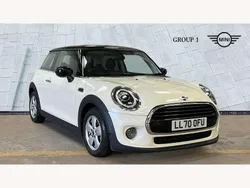Pepper white Used 2020 Mini Cooper Classic Hatchback | £15,495 (Fair price)