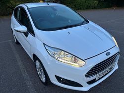 White Used 2015 Ford Fiesta Titanium Hatchback | £5,399 (Fair price)