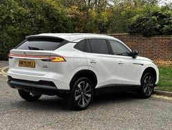 White New 2025 MG HS SE SUV | £23,449 (Super price)