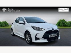 White Used 2022 Toyota Yaris Hybrid Hatchback | £16,975 (Fair price)