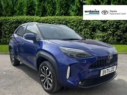 Blue Used 2021 Toyota Yaris Hybrid Design Estate | £19,995 (Fair price)