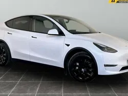 White Used 2022 Tesla Model Y Long Range SUV | £25,695 (Good price)