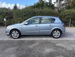 Silver Used 2009 Vauxhall Astra Hatchback | £1,695 (A bit pricey)