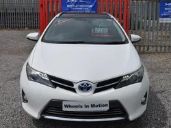 White Used 2013 Toyota Auris Hybrid Estate | £7,795 (Fair price)