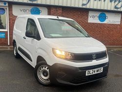 White New 2024 Vauxhall Combo S MPV | £14,450 (Fair price)