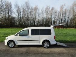 White Used 2020 VW Caddy Maxi Life Life MPV | £13,995 (Fair price)