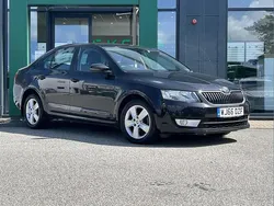 Black magic pearlescent Used 2016 Skoda Octavia SE Hatchback | £9,000 (Fair price)